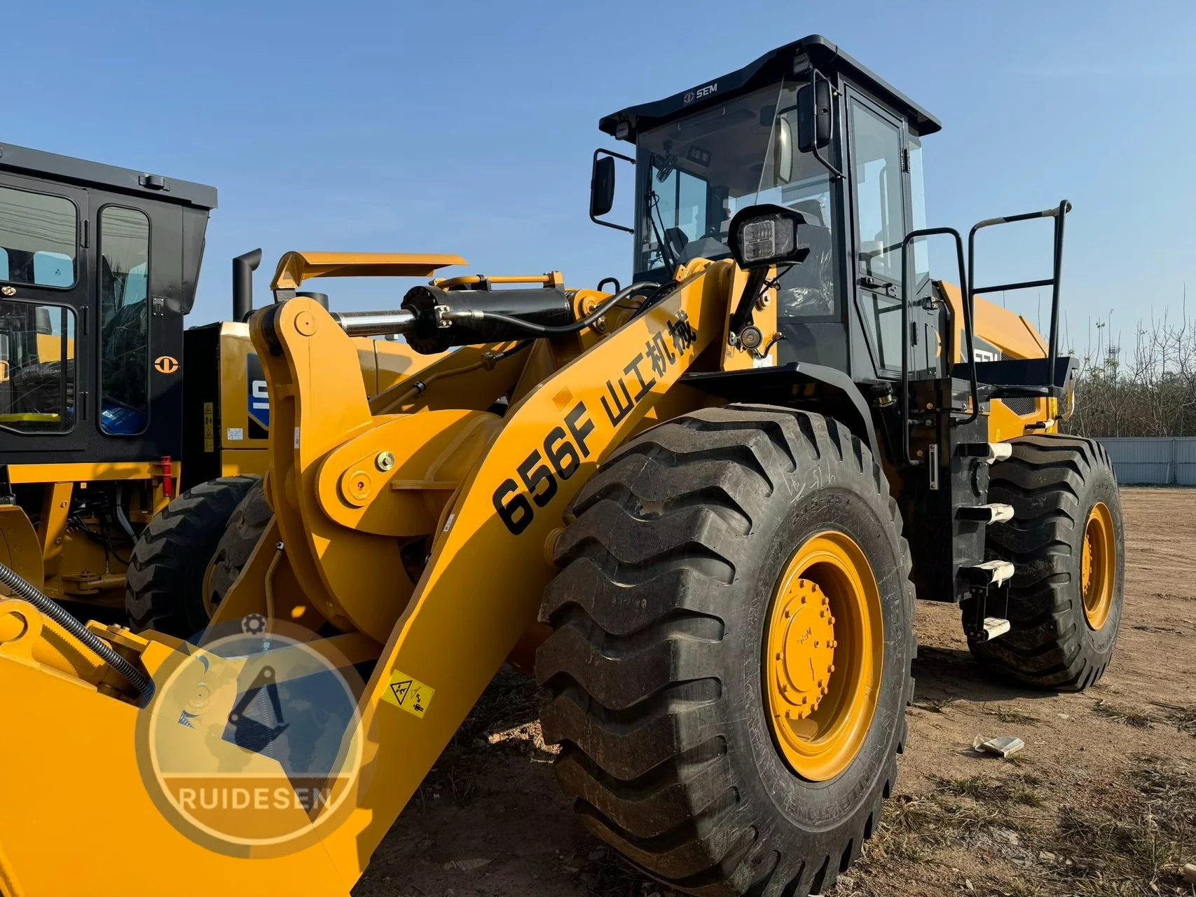 SEM656F side-dump (1)